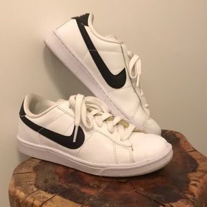 NIKE white and black sneakers